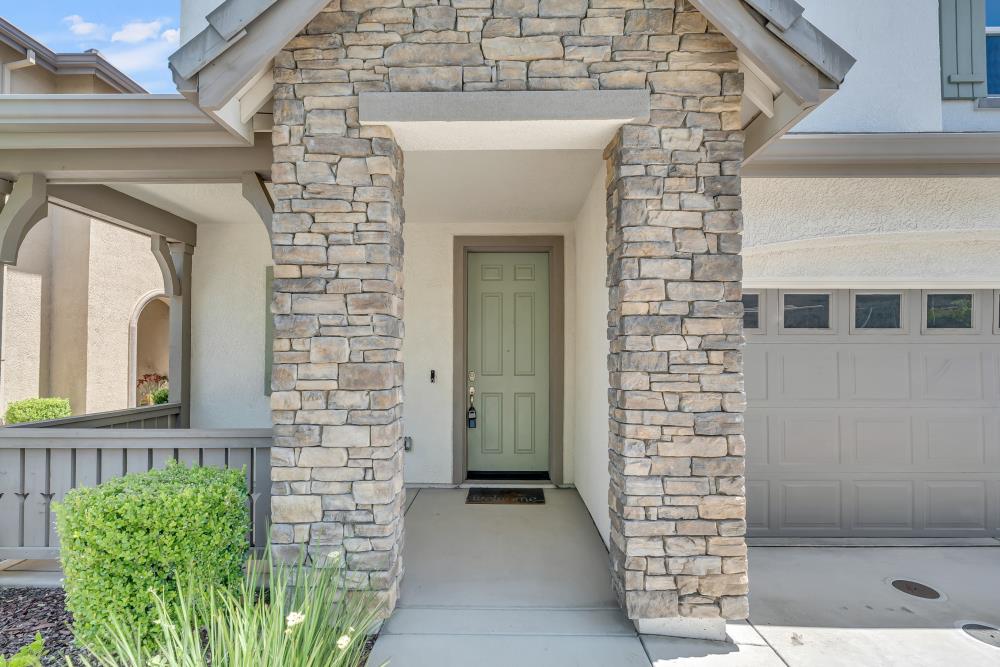 Detail Gallery Image 3 of 56 For 8373 Bronx Way, Sacramento,  CA 95829 - 3 Beds | 2/1 Baths