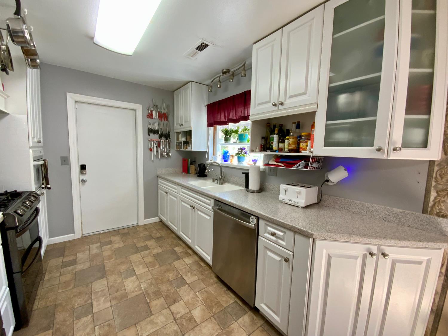 Detail Gallery Image 10 of 49 For 2367 Ponderosa Rd, Rescue,  CA 95672 - 3 Beds | 2 Baths