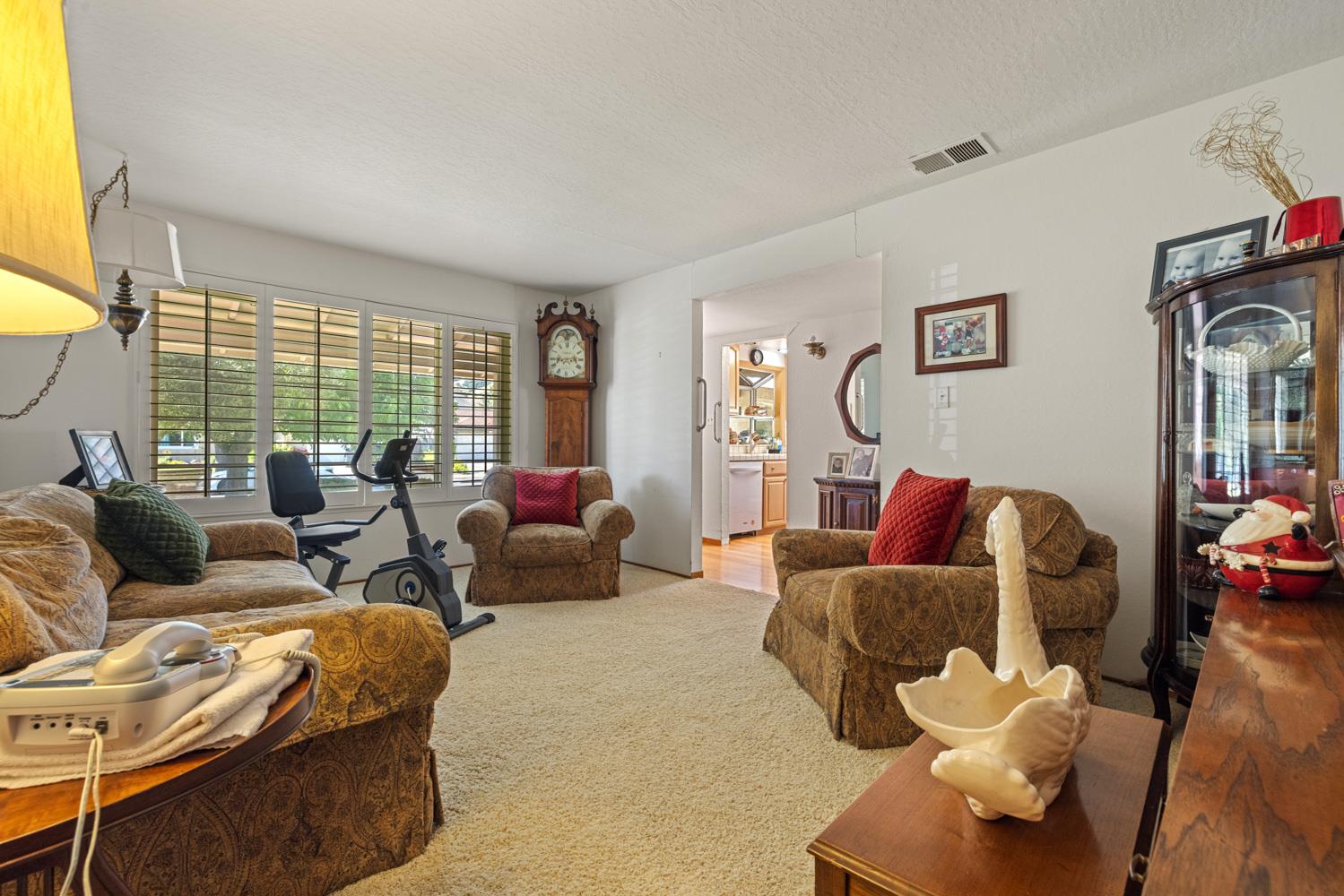 Detail Gallery Image 15 of 43 For 6161 Iowa Dr, San Jose,  CA 95123 - 4 Beds | 3 Baths