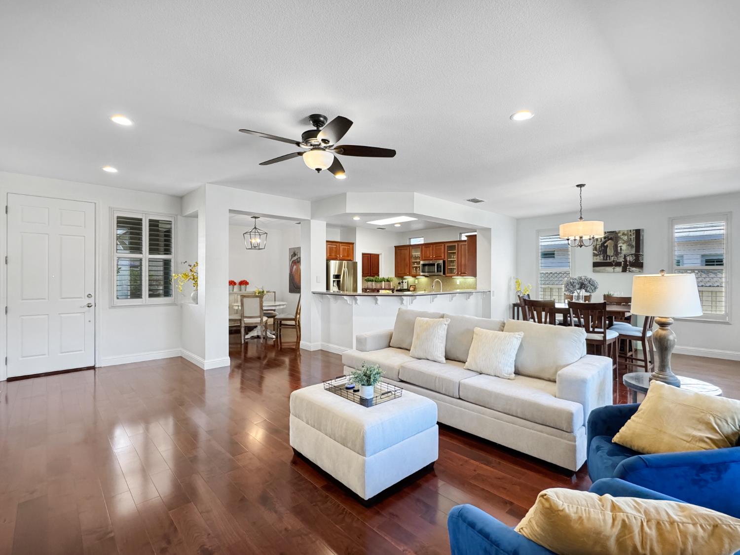 Detail Gallery Image 11 of 42 For 2052 Stonecrest Ln, Lincoln,  CA 95648 - 2 Beds | 2 Baths