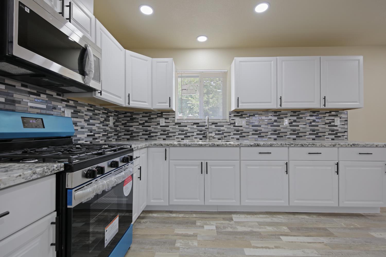 Detail Gallery Image 2 of 46 For 2432 E Willow St a & B,  Stockton,  CA 95205 - 4 Beds | 2 Baths