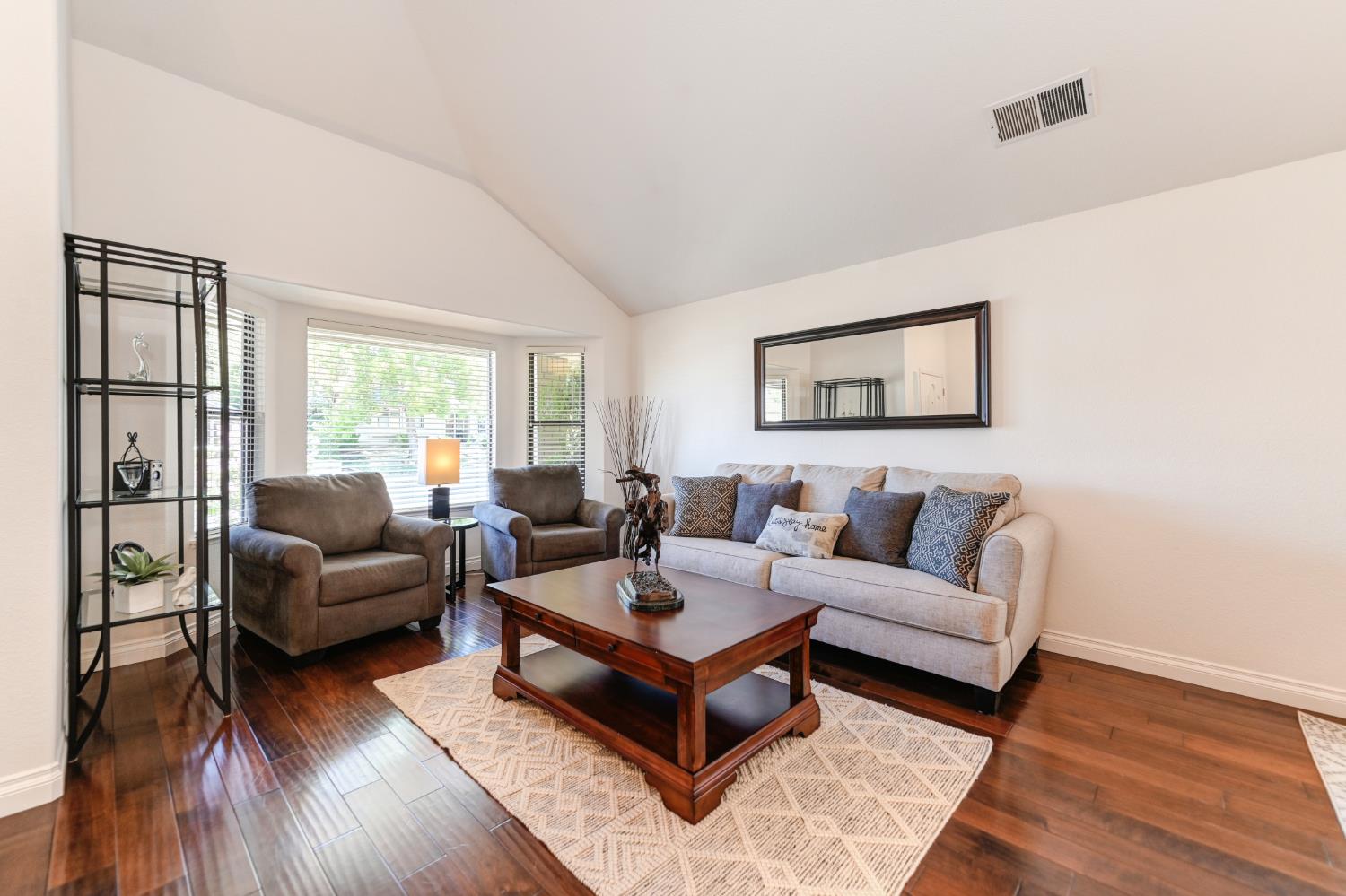 Detail Gallery Image 5 of 43 For 5313 Thunder Ridge Cir, Rocklin,  CA 95765 - 4 Beds | 3 Baths