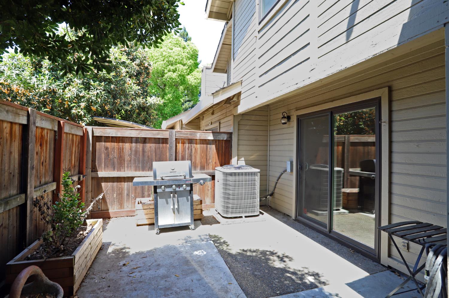 Detail Gallery Image 25 of 25 For 1928 University Park Dr, Sacramento,  CA 95825 - 3 Beds | 2/1 Baths