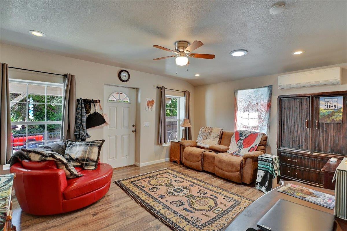 Detail Gallery Image 6 of 44 For 381 Foresthill Ave, Auburn,  CA 95603 - 3 Beds | 2 Baths