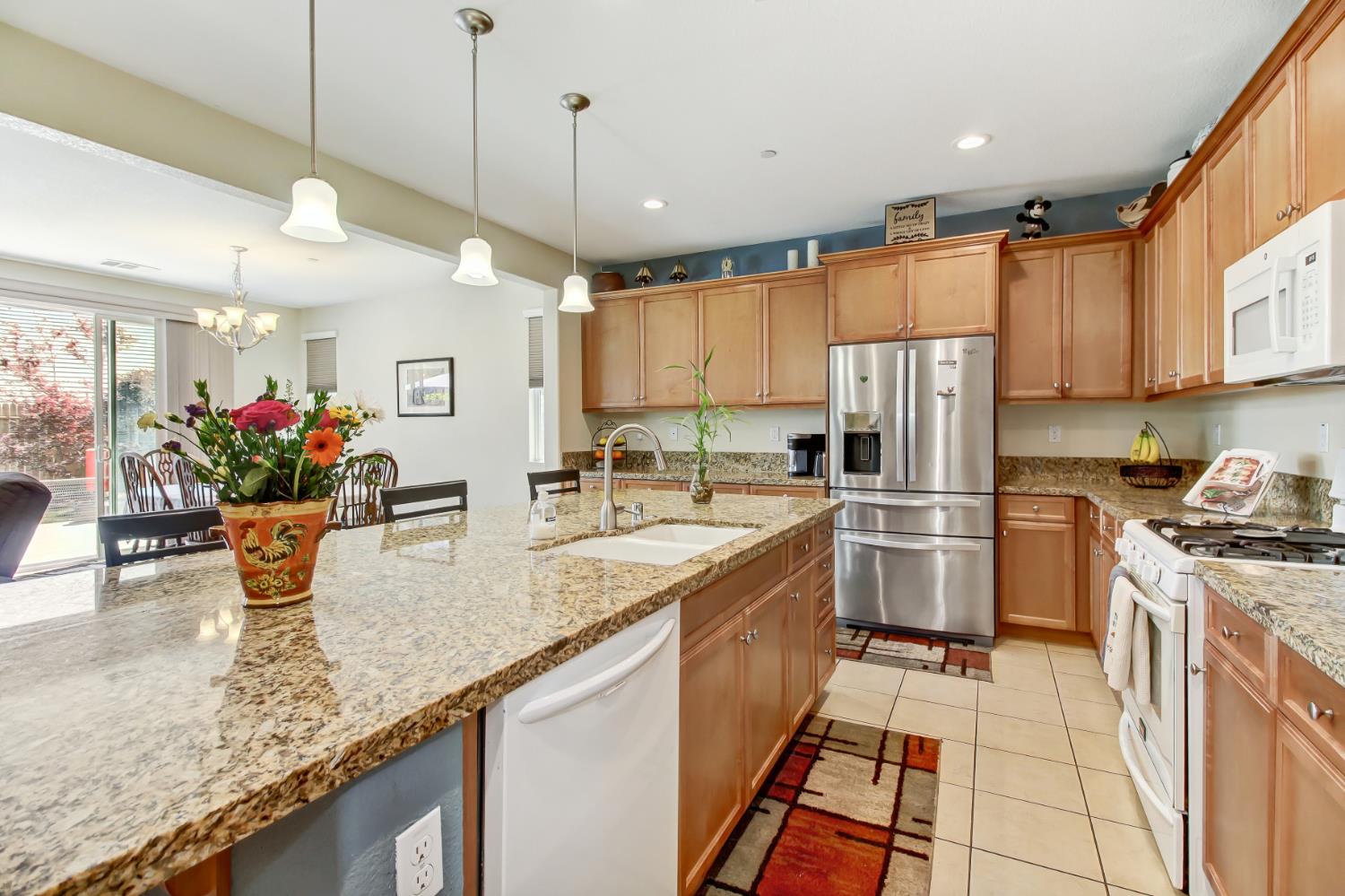 Detail Gallery Image 10 of 31 For 7744 Live Oak Way, Citrus Heights,  CA 95621 - 4 Beds | 3 Baths