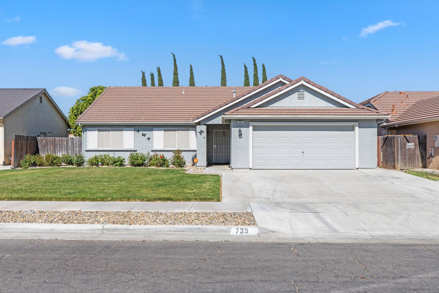 Detail Gallery Image 1 of 34 For 735 Woodbury Ct, Los Banos,  CA 93635 - 4 Beds | 2 Baths