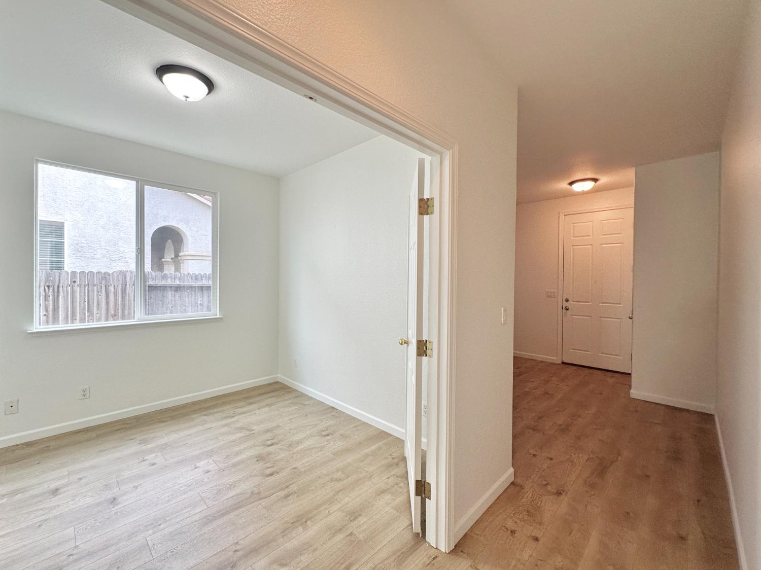 Detail Gallery Image 6 of 24 For 5666 La Casa Way, Sacramento,  CA 95835 - 3 Beds | 2 Baths
