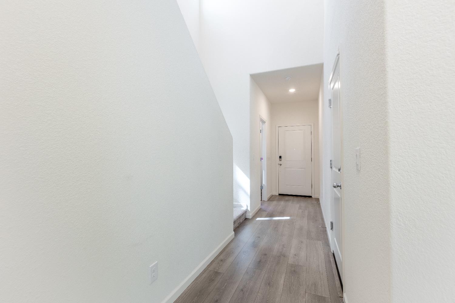 Detail Gallery Image 4 of 26 For 3825 S 3825 Arborhill Way Way, Sacramento,  CA 95834 - 3 Beds | 2/1 Baths