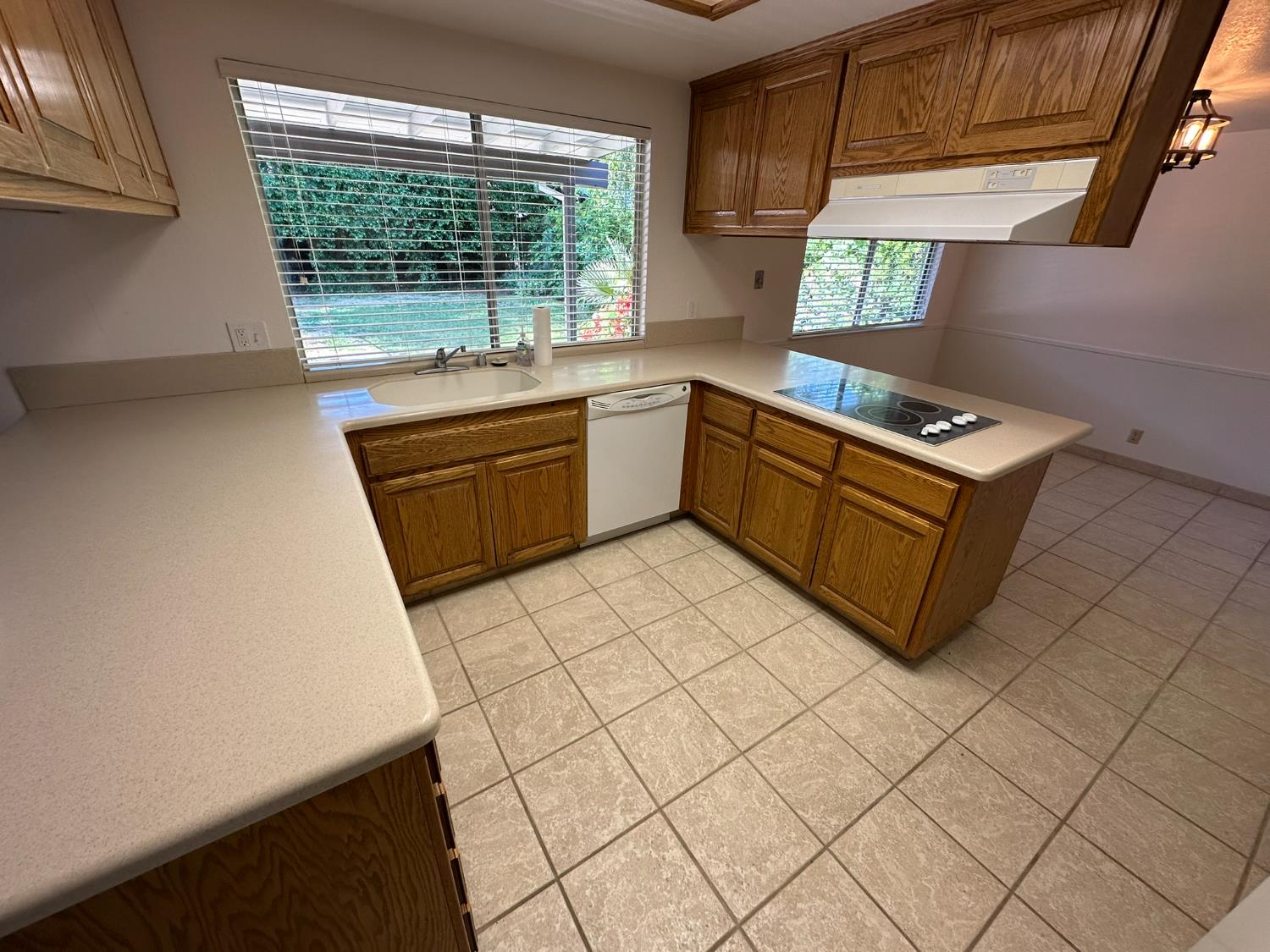 Detail Gallery Image 18 of 28 For 4408 San Ramon Dr, Davis,  CA 95618 - 4 Beds | 2/1 Baths