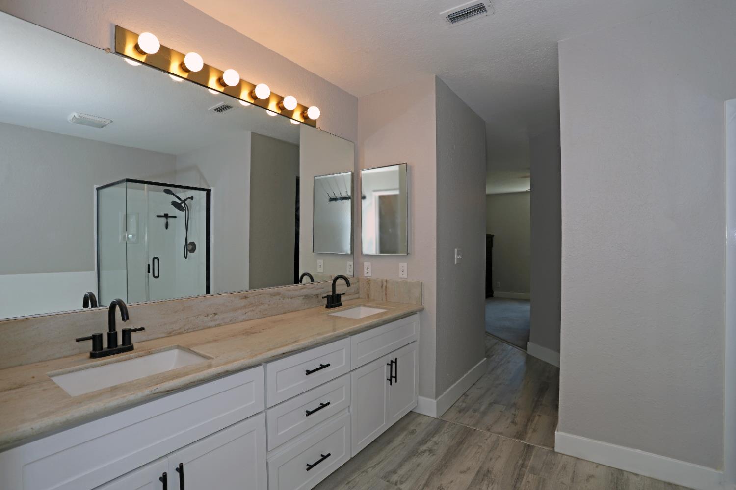 Detail Gallery Image 13 of 25 For 1928 University Park Dr, Sacramento,  CA 95825 - 3 Beds | 2/1 Baths