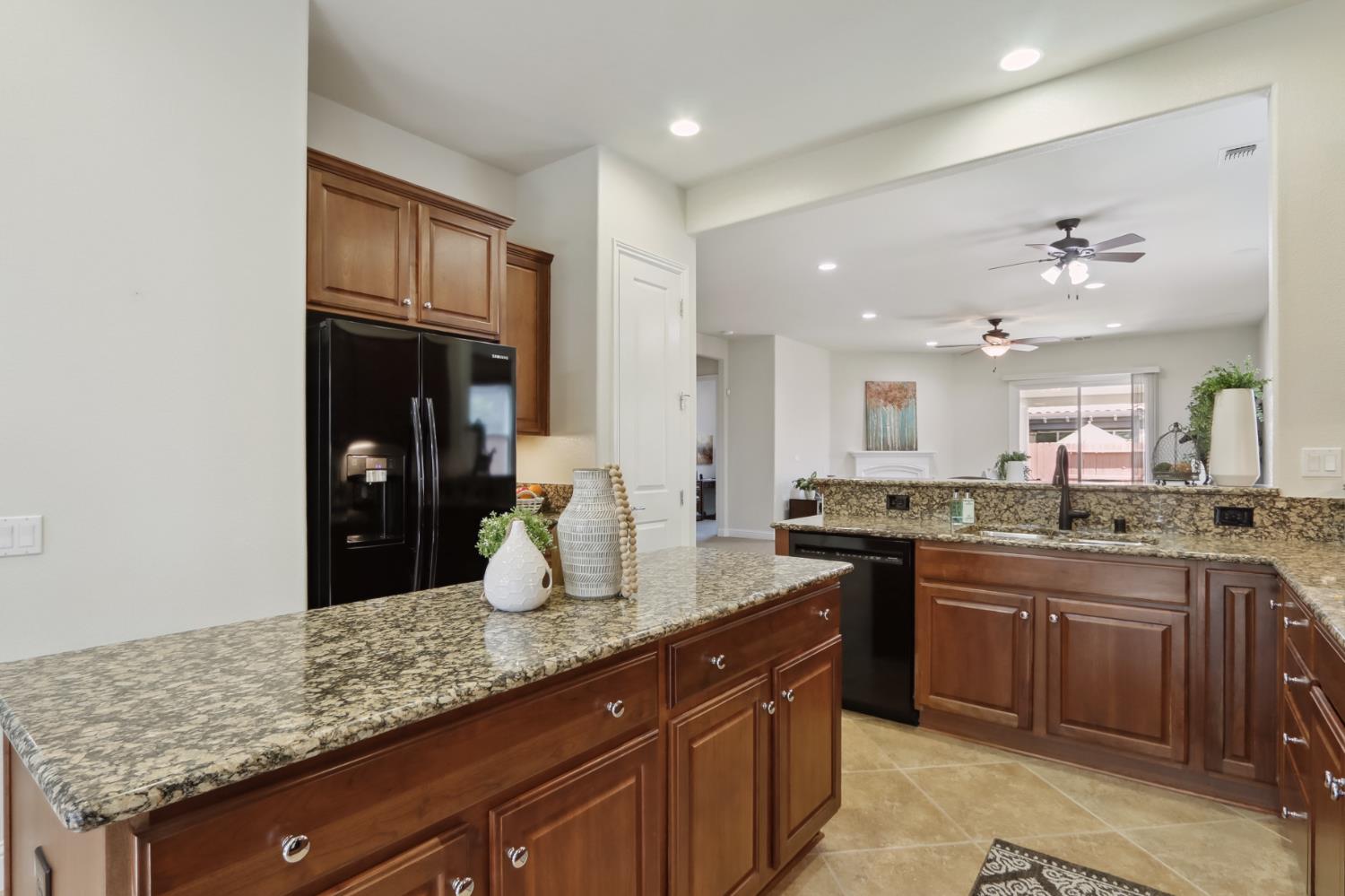 Detail Gallery Image 15 of 43 For 2398 Langtree Dr, Roseville,  CA 95747 - 2 Beds | 2 Baths