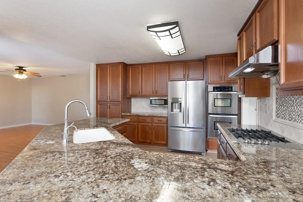 Detail Gallery Image 9 of 32 For 1357 Sun Tree Dr, Roseville,  CA 95661 - 5 Beds | 3 Baths