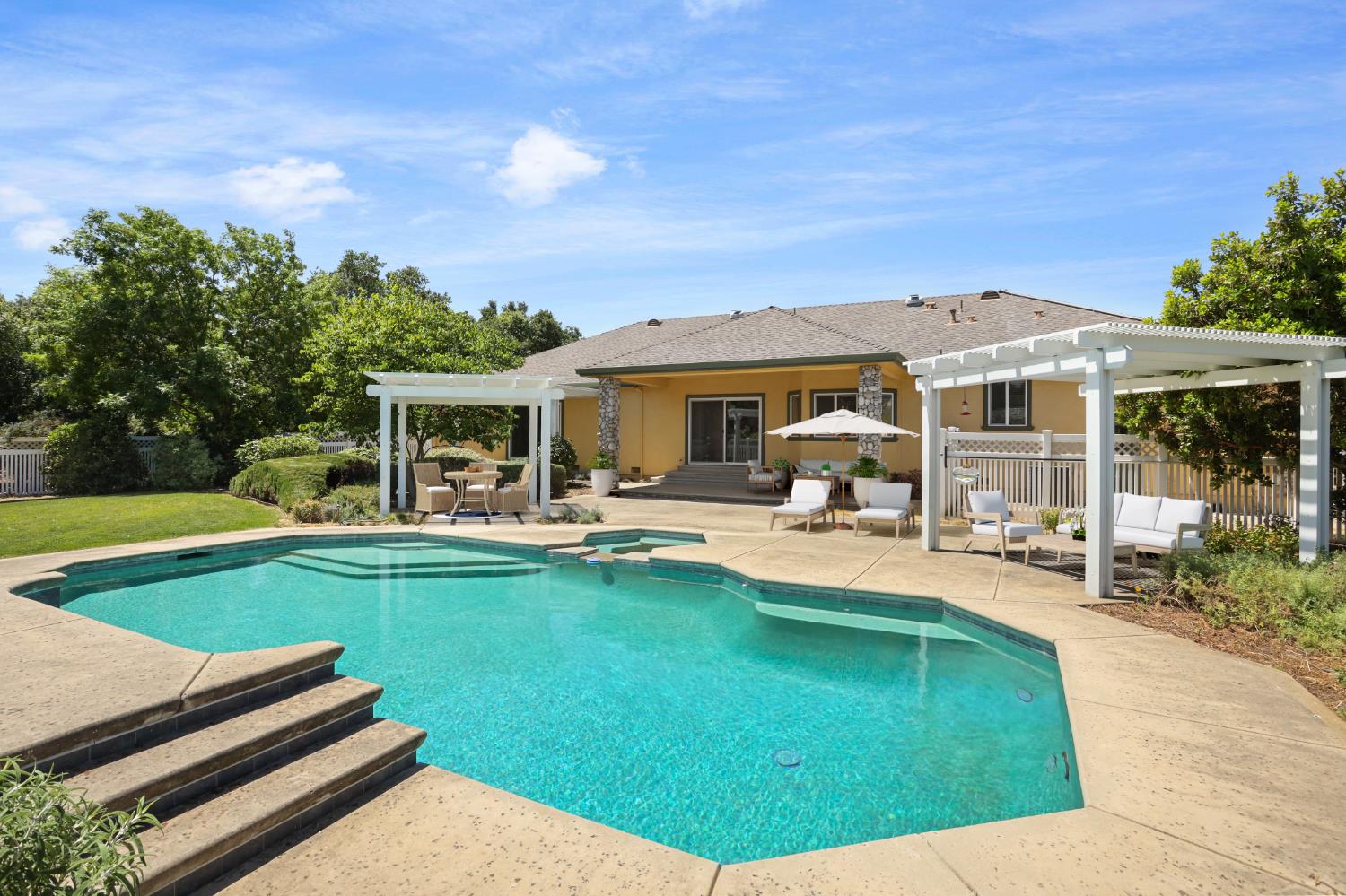 Detail Gallery Image 7 of 74 For 13703 Christensen Rd, Galt,  CA 95632 - 4 Beds | 2/1 Baths