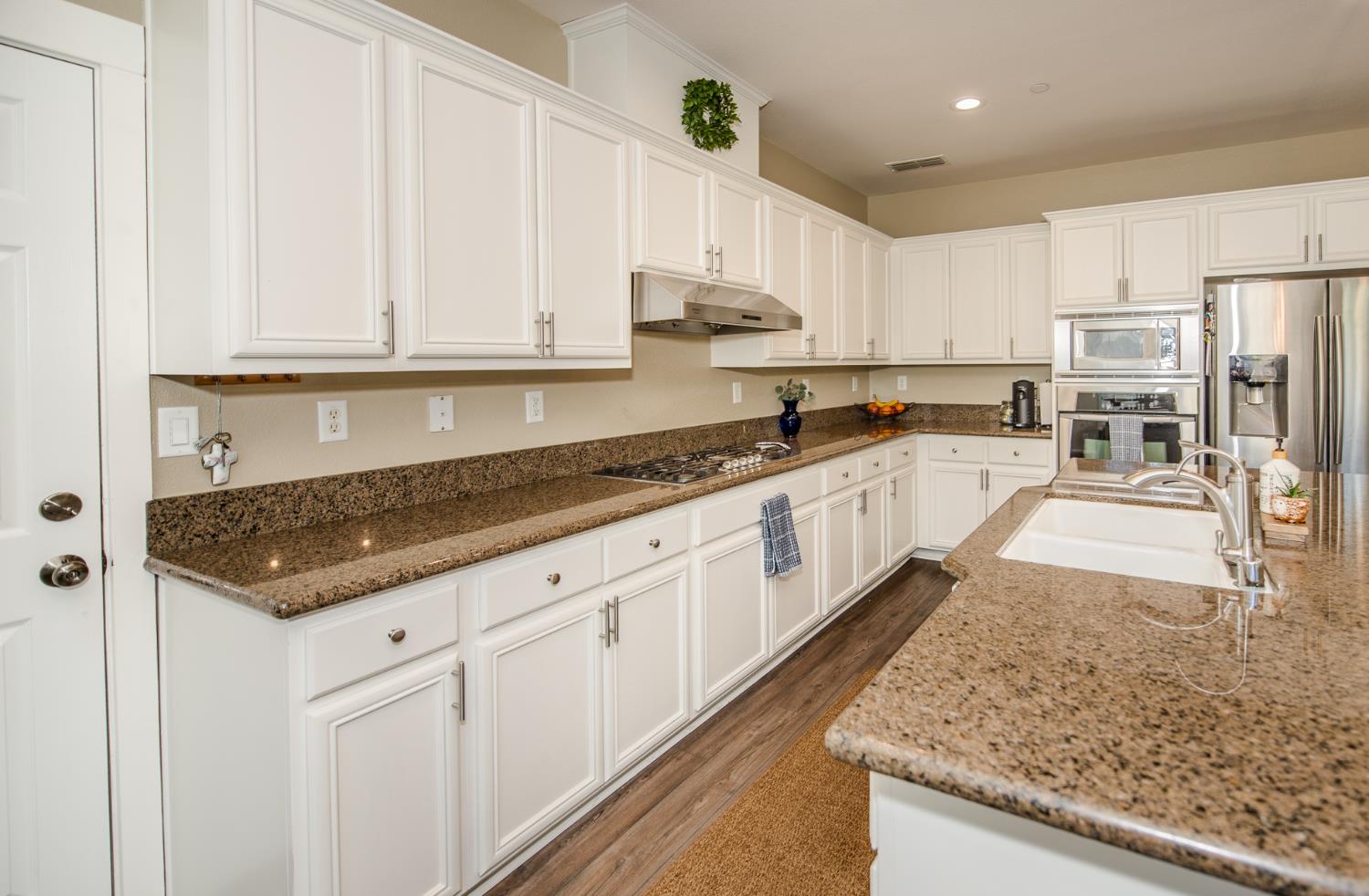 Detail Gallery Image 16 of 38 For 2363 Ackley Pl, Woodland,  CA 95776 - 5 Beds | 4 Baths