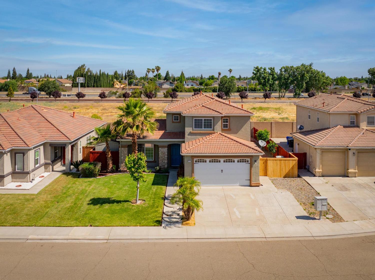 Detail Gallery Image 3 of 36 For 1615 Goldpoppy St, Manteca,  CA 95337 - 4 Beds | 3 Baths