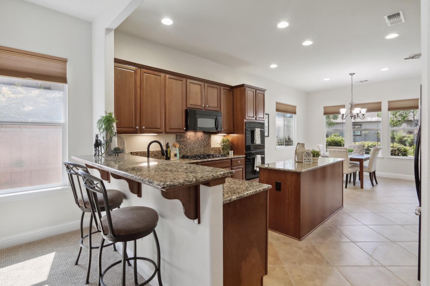 Detail Gallery Image 11 of 43 For 2398 Langtree Dr, Roseville,  CA 95747 - 2 Beds | 2 Baths