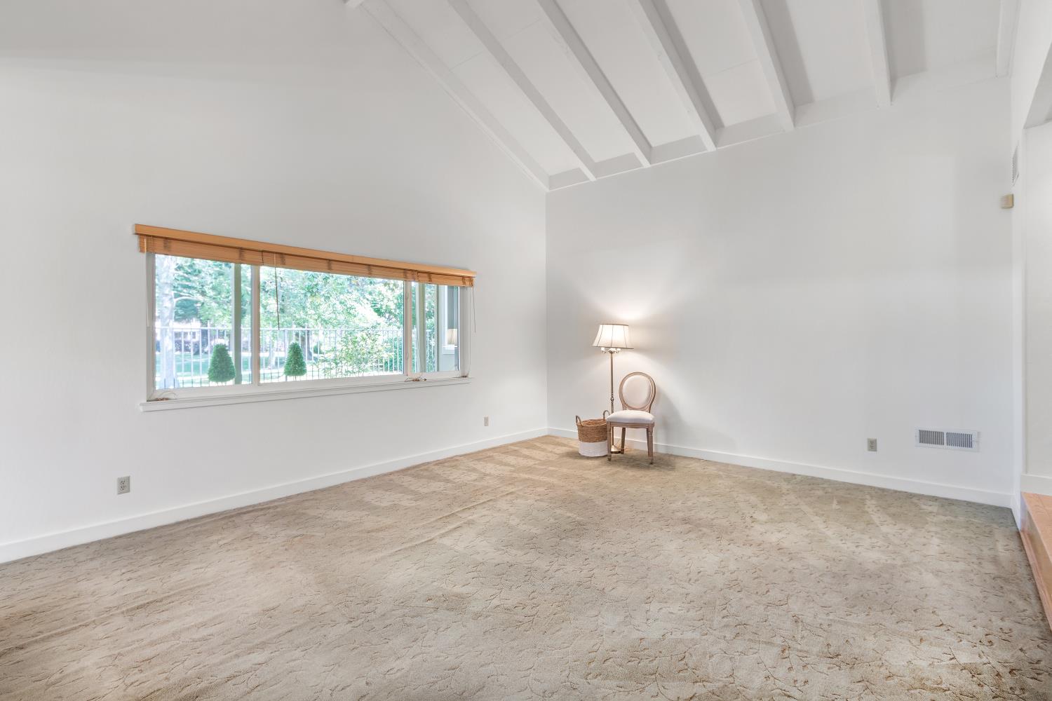 Detail Gallery Image 6 of 48 For 815 Commons Dr, Sacramento,  CA 95825 - 2 Beds | 2 Baths