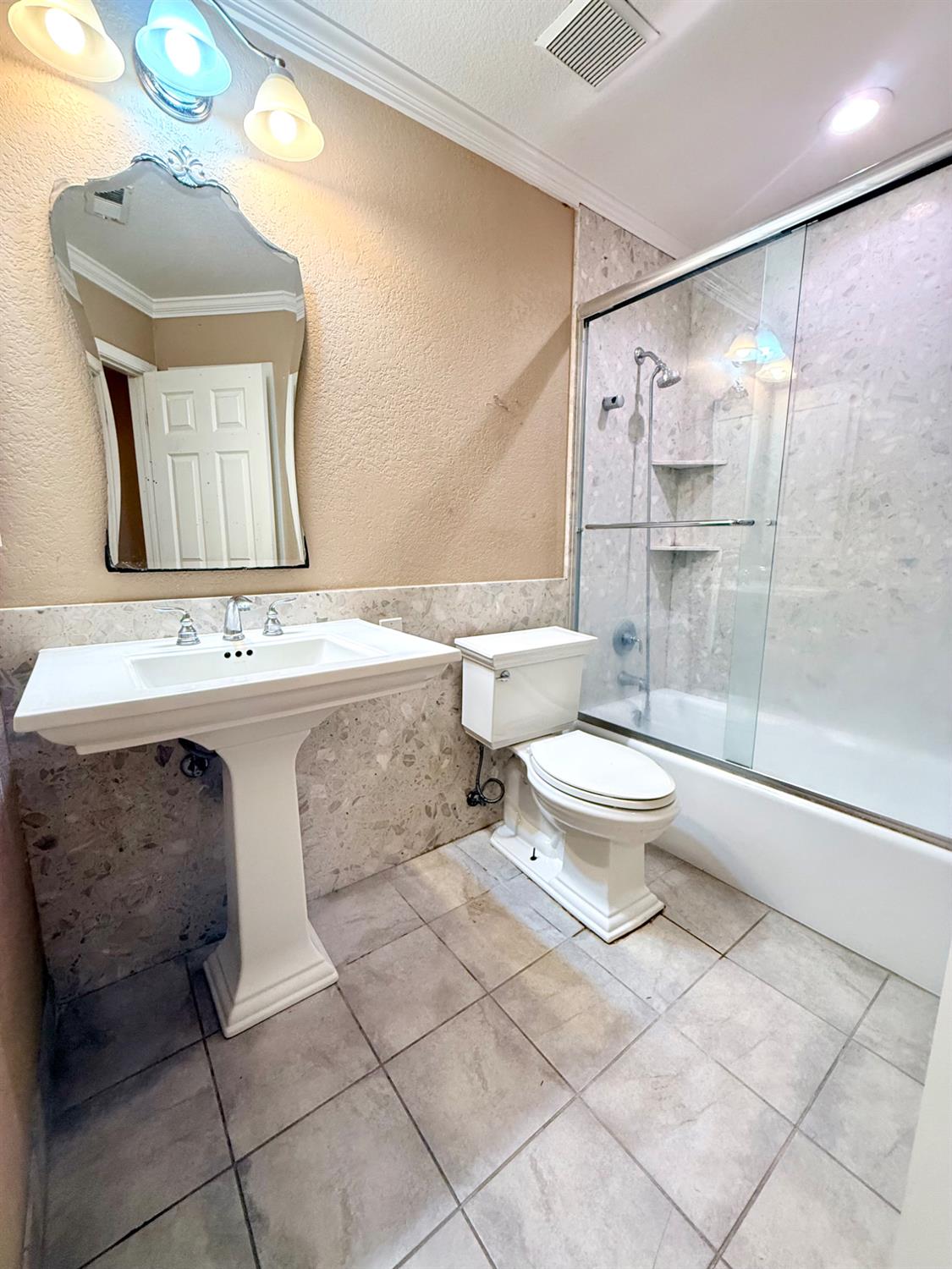 Detail Gallery Image 24 of 46 For 5271 Barbados Cir, Stockton,  CA 95210 - 4 Beds | 2 Baths