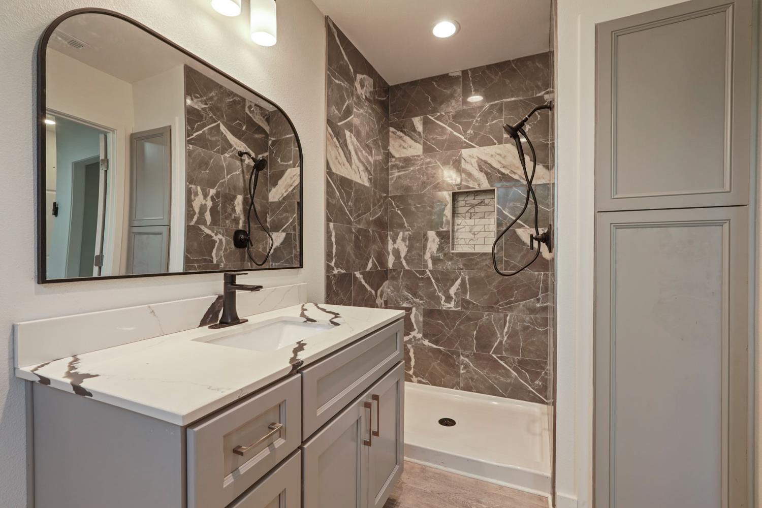 Detail Gallery Image 11 of 33 For 1237 S Commerce St, Stockton,  CA 95206 - 3 Beds | 2 Baths