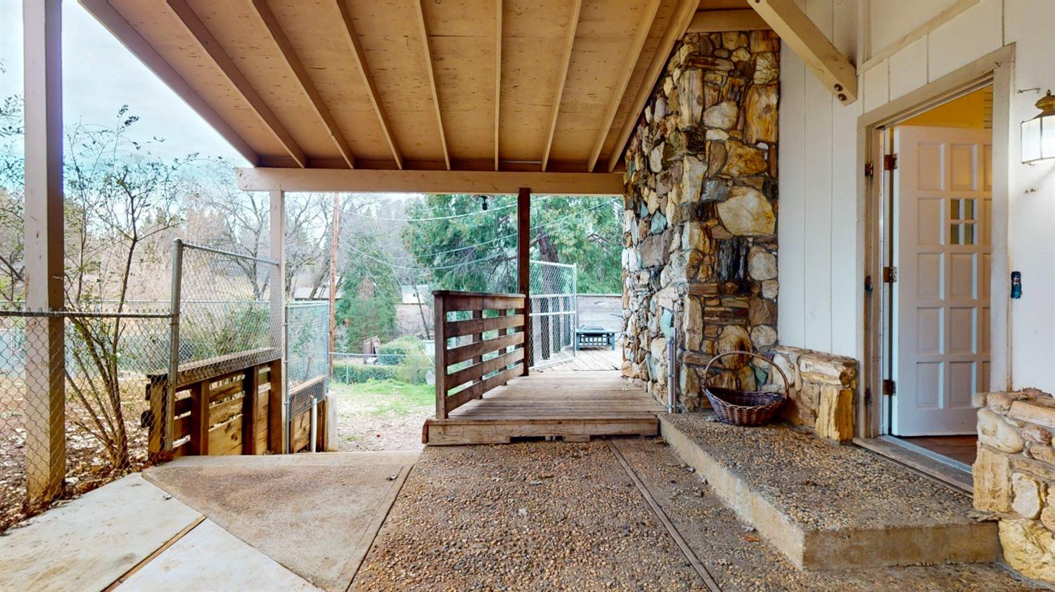 Detail Gallery Image 2 of 25 For 10128 Mills Rd, Grass Valley,  CA 95945 - 2 Beds | 2 Baths