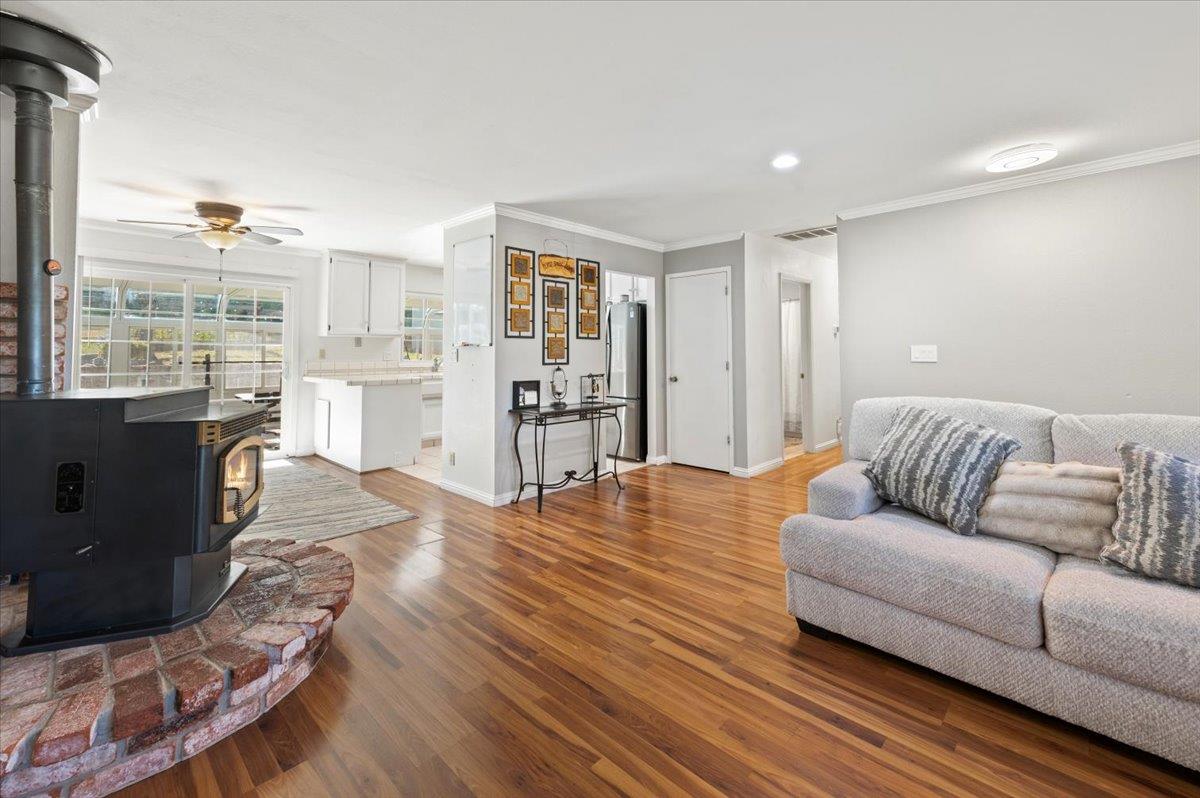 Detail Gallery Image 7 of 37 For 17713 Lake Forest Dr, Penn Valley,  CA 95946 - 3 Beds | 2 Baths
