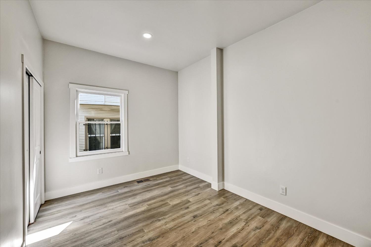 Detail Gallery Image 8 of 32 For 2019 12th St, Sacramento,  CA 95818 - – Beds | – Baths