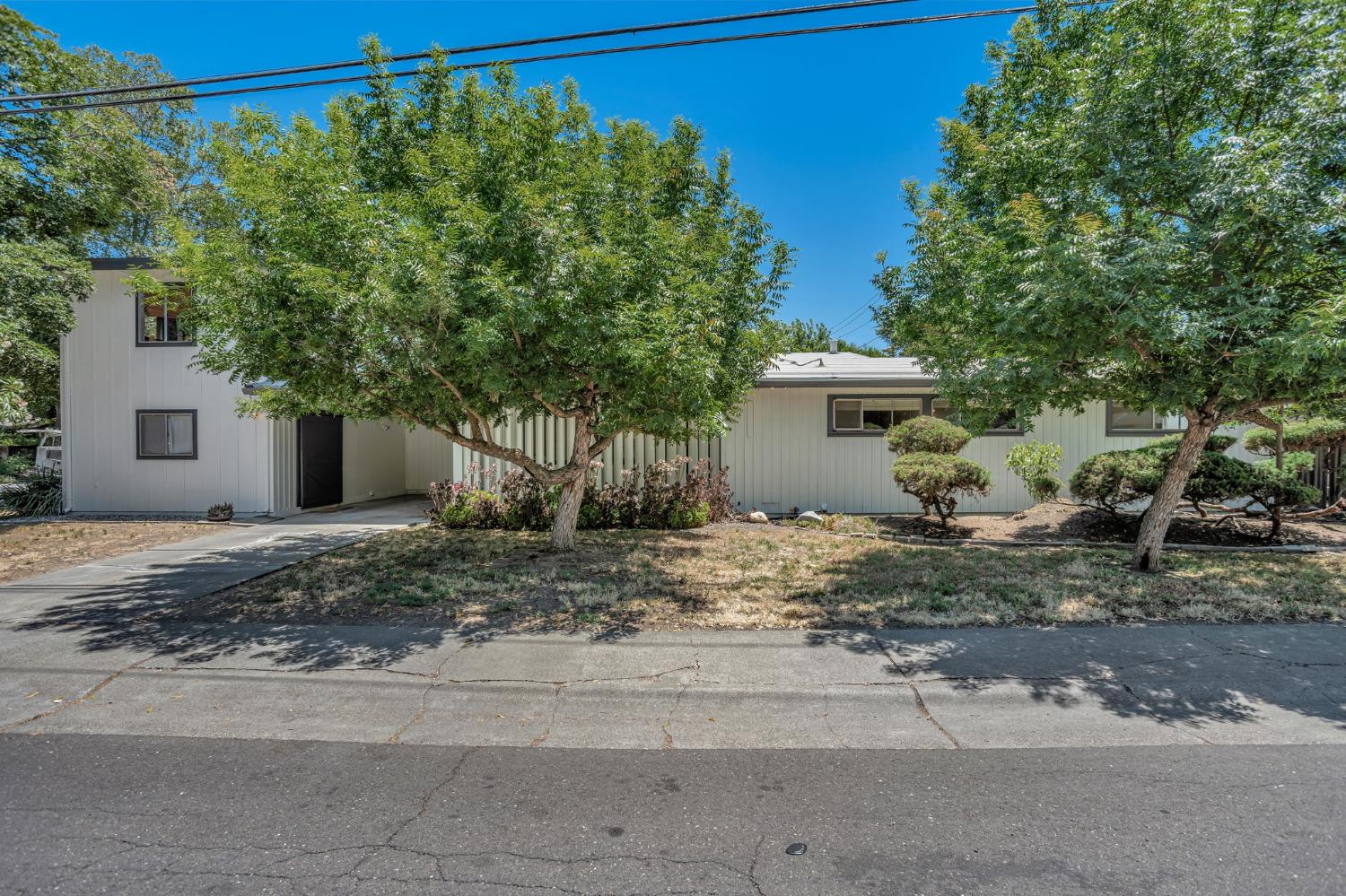 Detail Gallery Image 2 of 28 For 916 B St, Davis,  CA 95616 - 3 Beds | 3 Baths