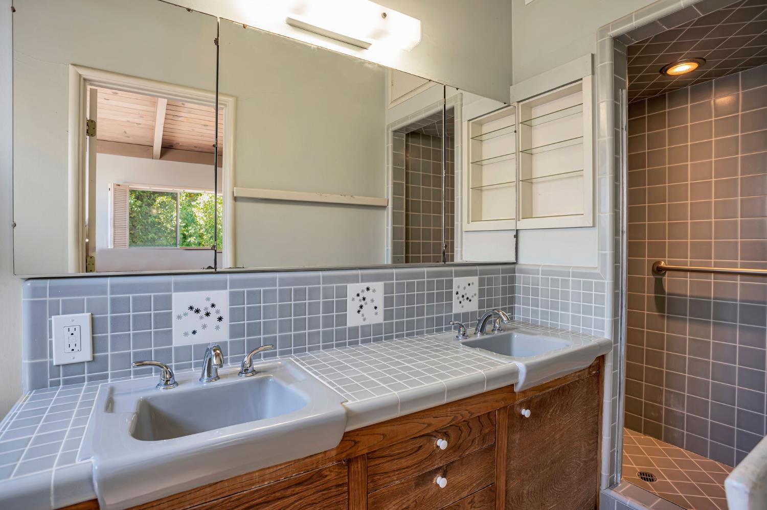Detail Gallery Image 21 of 28 For 916 B St, Davis,  CA 95616 - 3 Beds | 3 Baths