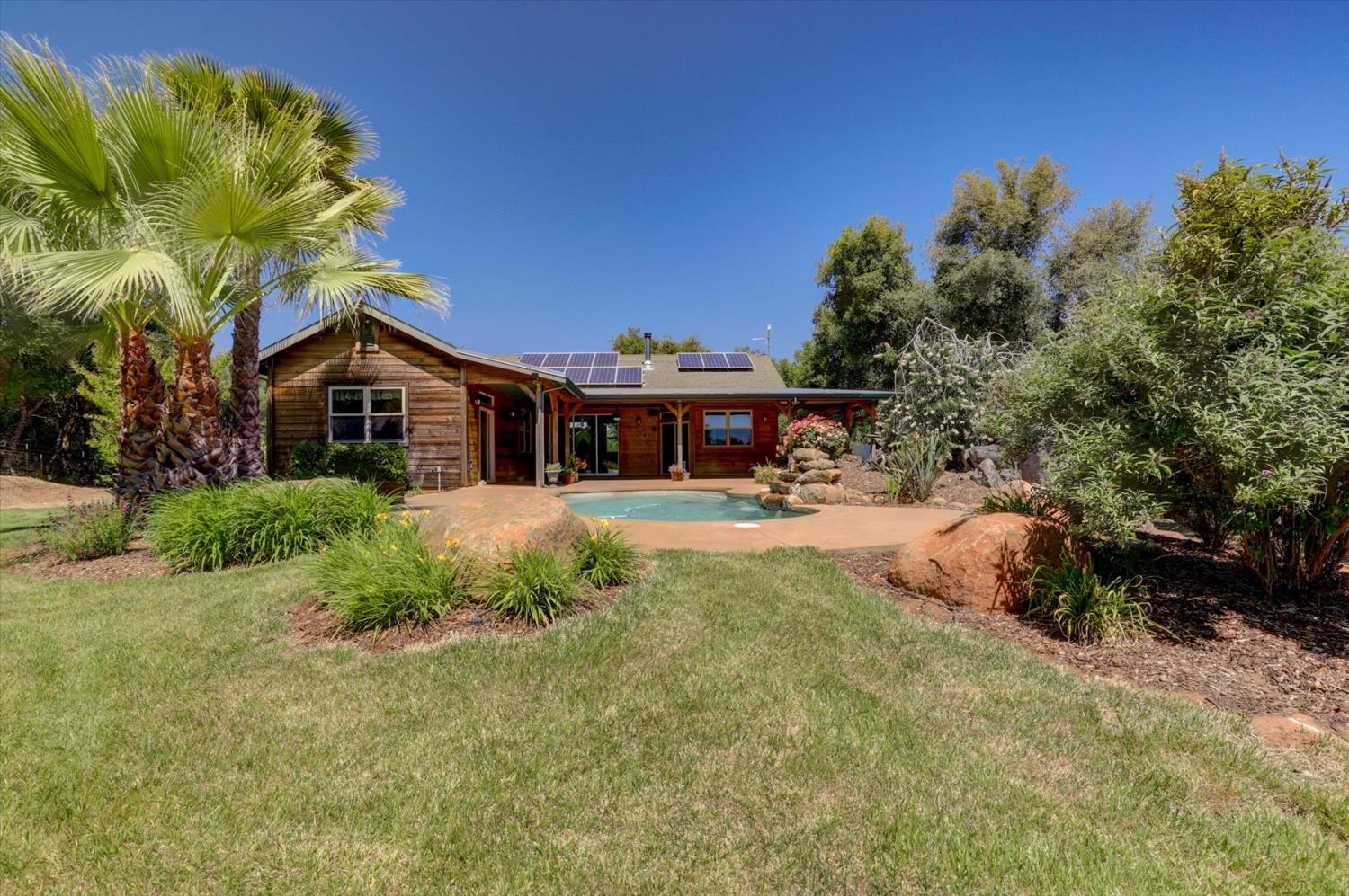 Detail Gallery Image 1 of 97 For 17620 Red Ball Cir, Grass Valley,  CA 95949 - 2 Beds | 2 Baths