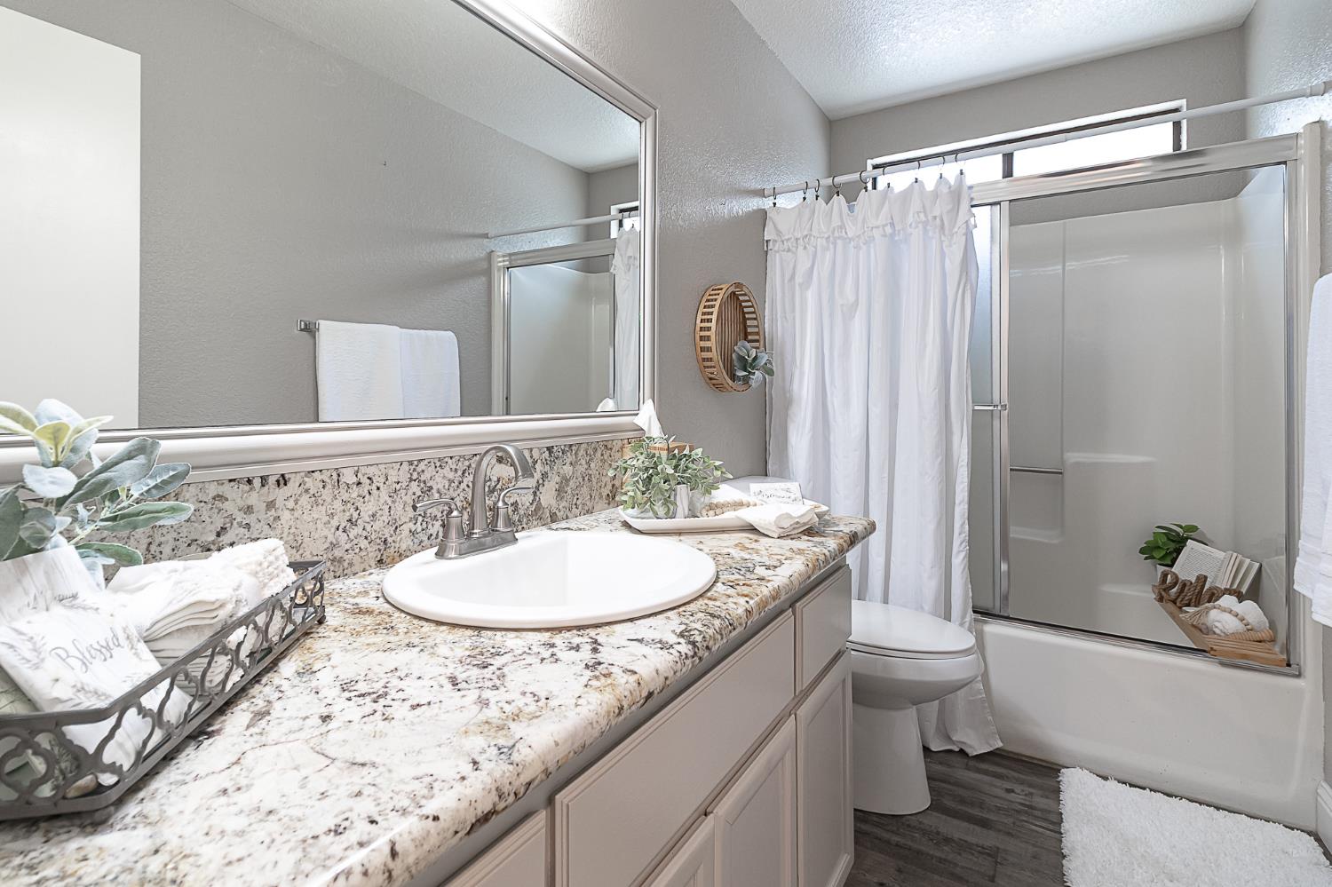 Detail Gallery Image 14 of 31 For 1110 Cedar Creek Dr #1,  Modesto,  CA 95355 - 2 Beds | 2 Baths
