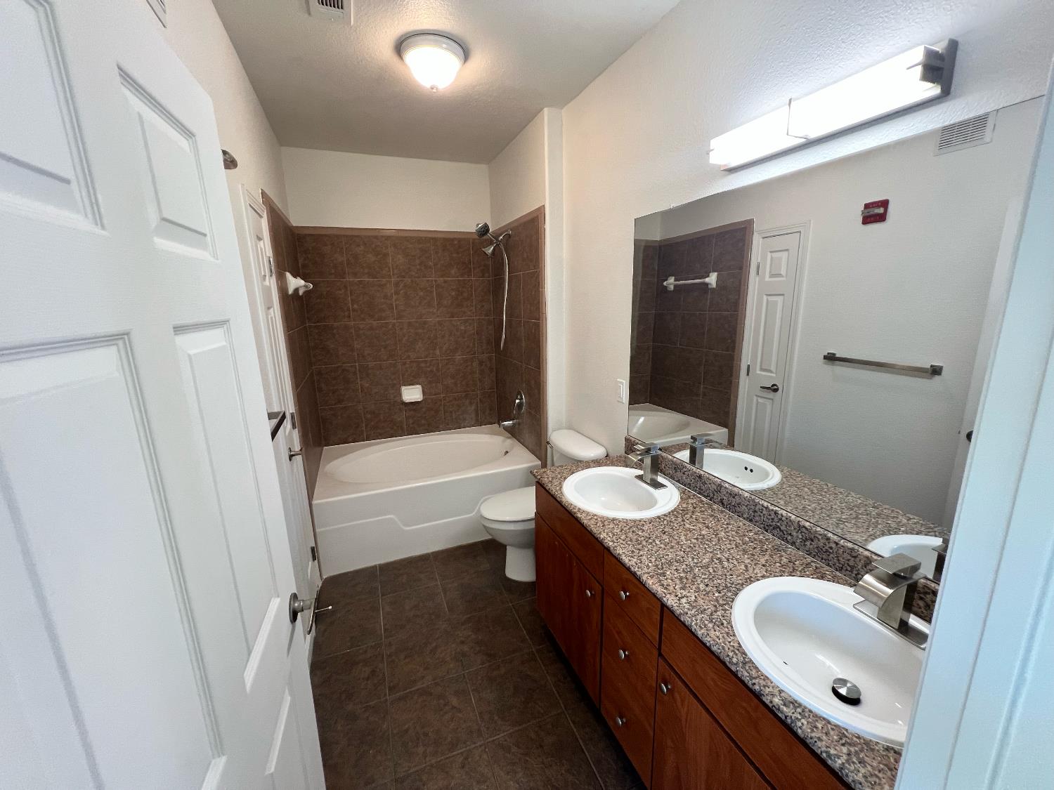 Detail Gallery Image 12 of 39 For 8434 Walerga Rd #1211,  Antelope,  CA 95843 - 2 Beds | 2 Baths