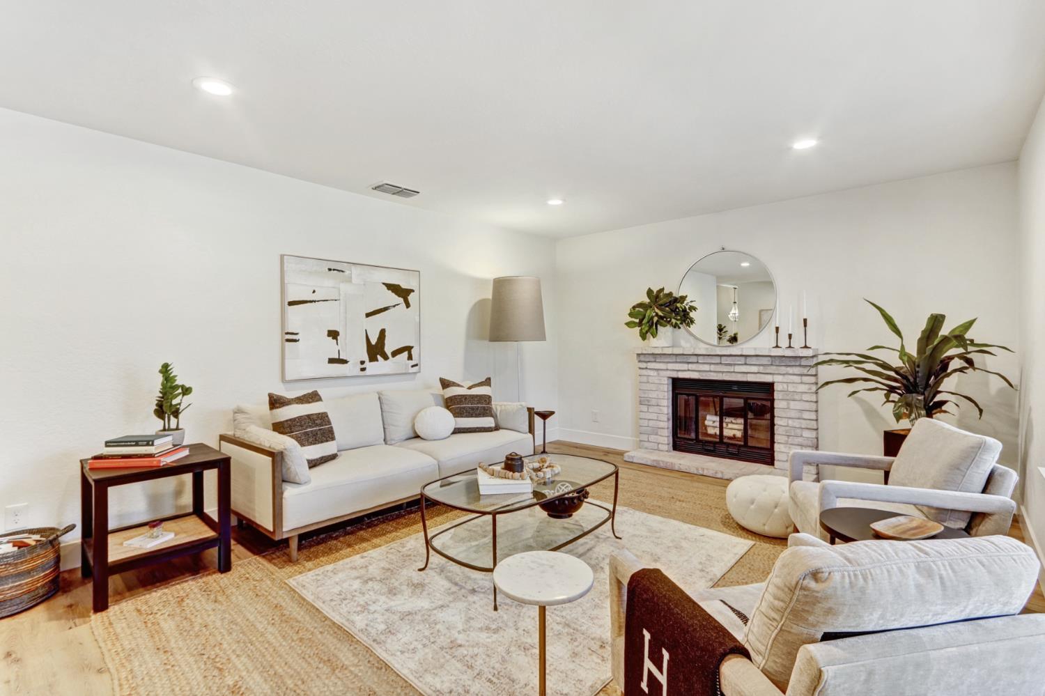 Detail Gallery Image 5 of 38 For 4939 Kurz Cir, Carmichael,  CA 95608 - 3 Beds | 2 Baths