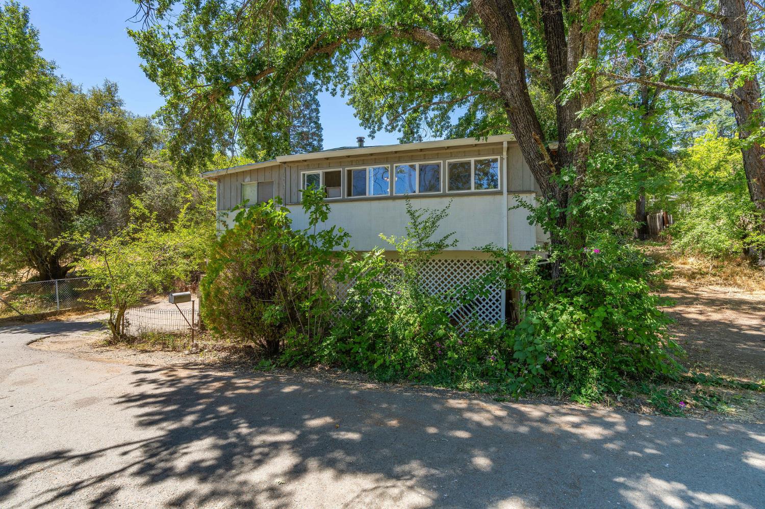 Detail Gallery Image 3 of 31 For 215 Amador Trl, Sutter Creek,  CA 95685 - 3 Beds | 2 Baths