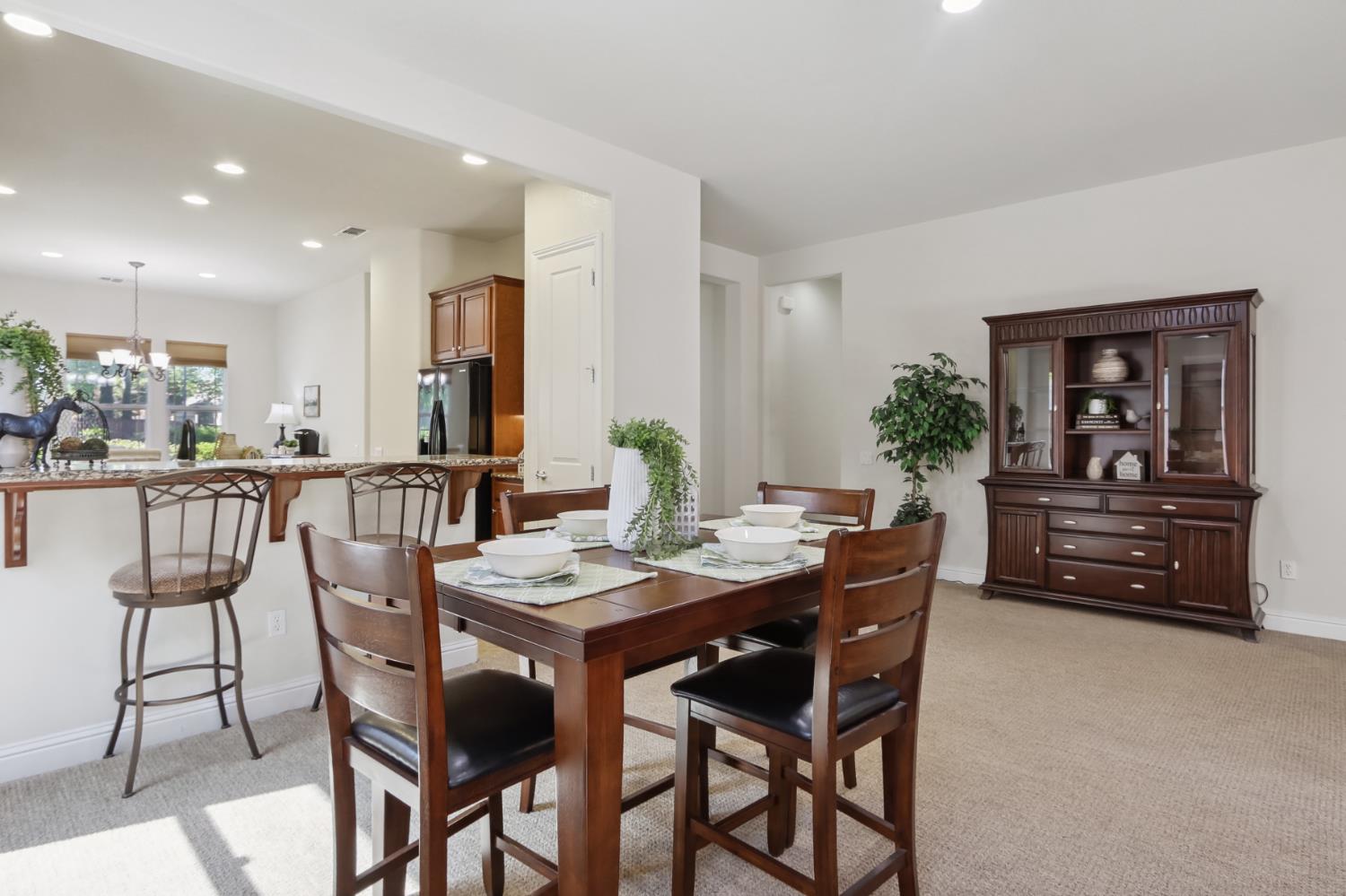 Detail Gallery Image 9 of 43 For 2398 Langtree Dr, Roseville,  CA 95747 - 2 Beds | 2 Baths