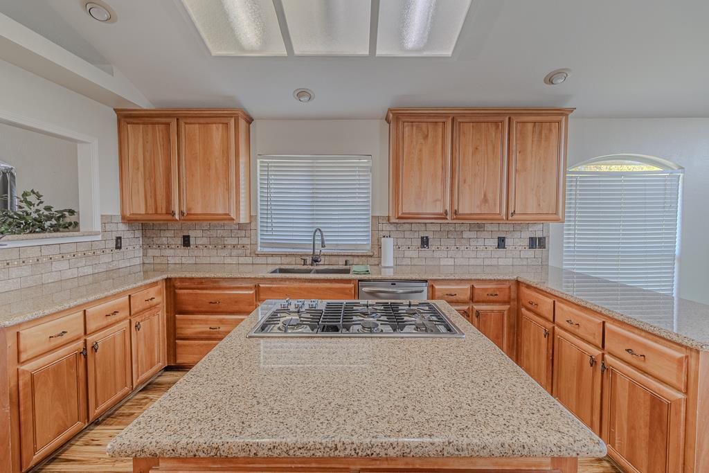 Detail Gallery Image 8 of 40 For 898 Supreme Ct, Auburn,  CA 95603 - 4 Beds | 3 Baths