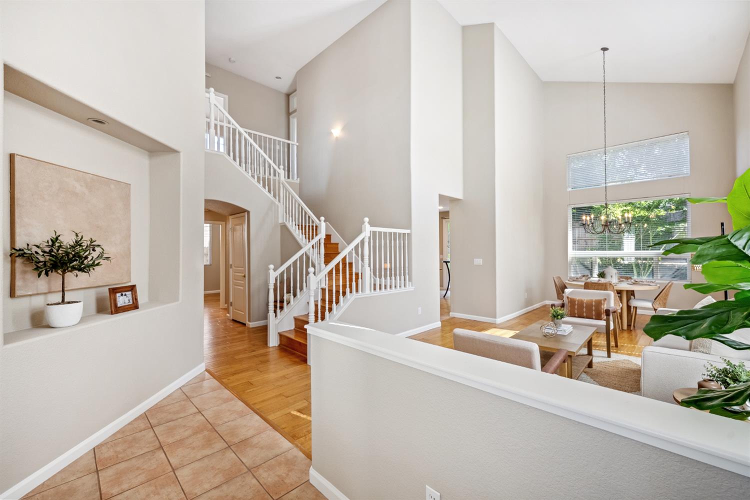 Detail Gallery Image 5 of 48 For 3234 Europa St, Roseville,  CA 95661 - 5 Beds | 3 Baths