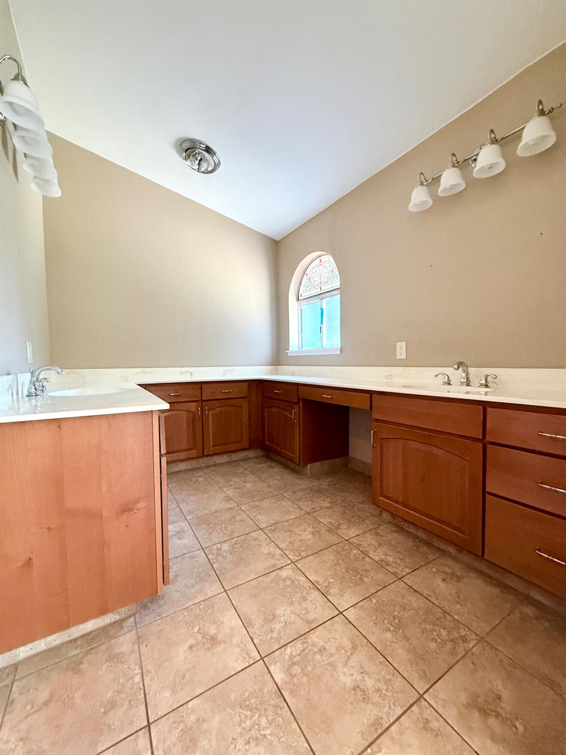 Detail Gallery Image 32 of 46 For 5271 Barbados Cir, Stockton,  CA 95210 - 4 Beds | 2 Baths