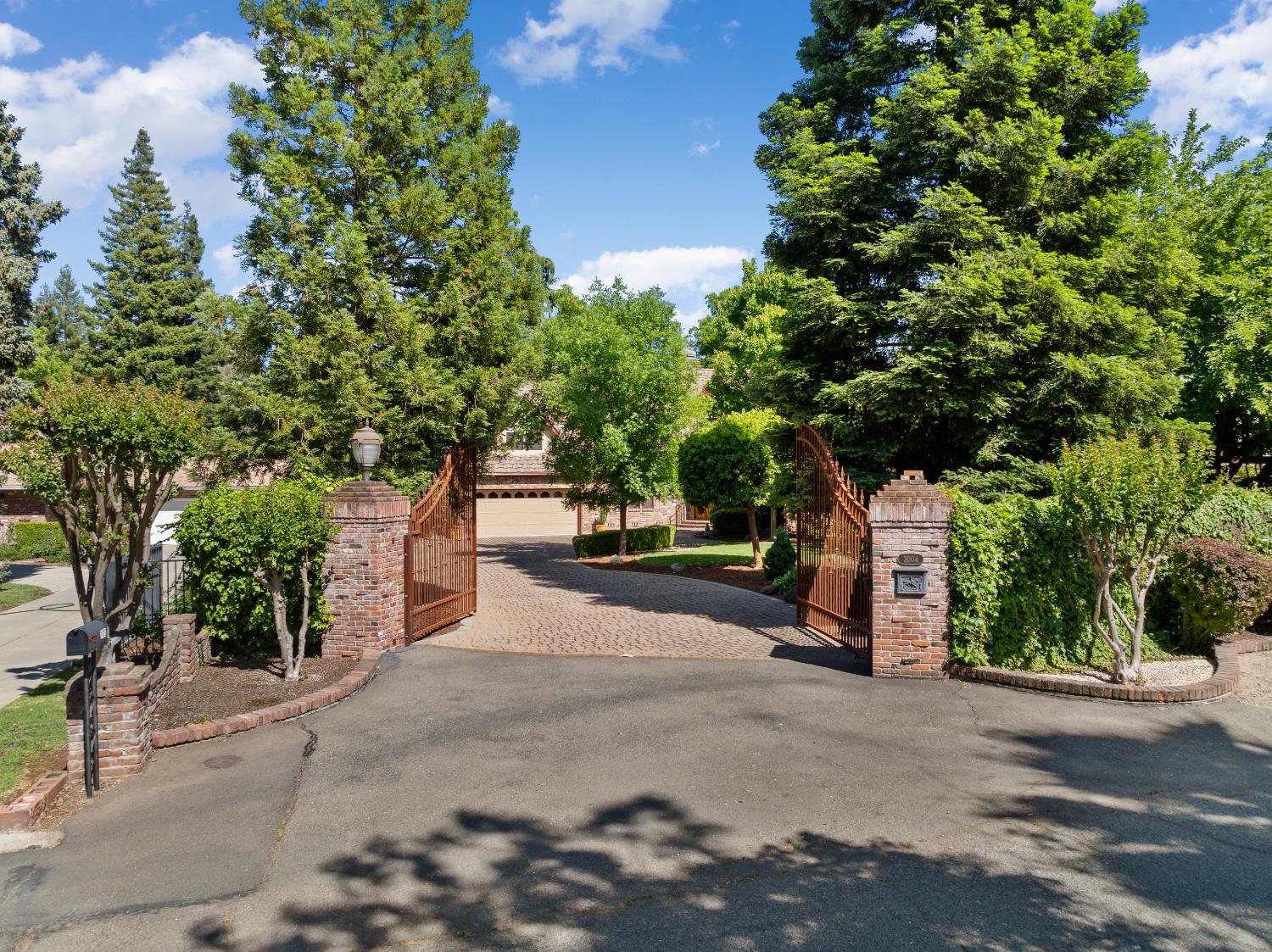 Detail Gallery Image 3 of 95 For 3004 Root Ave, Carmichael,  CA 95608 - 5 Beds | 4/2 Baths