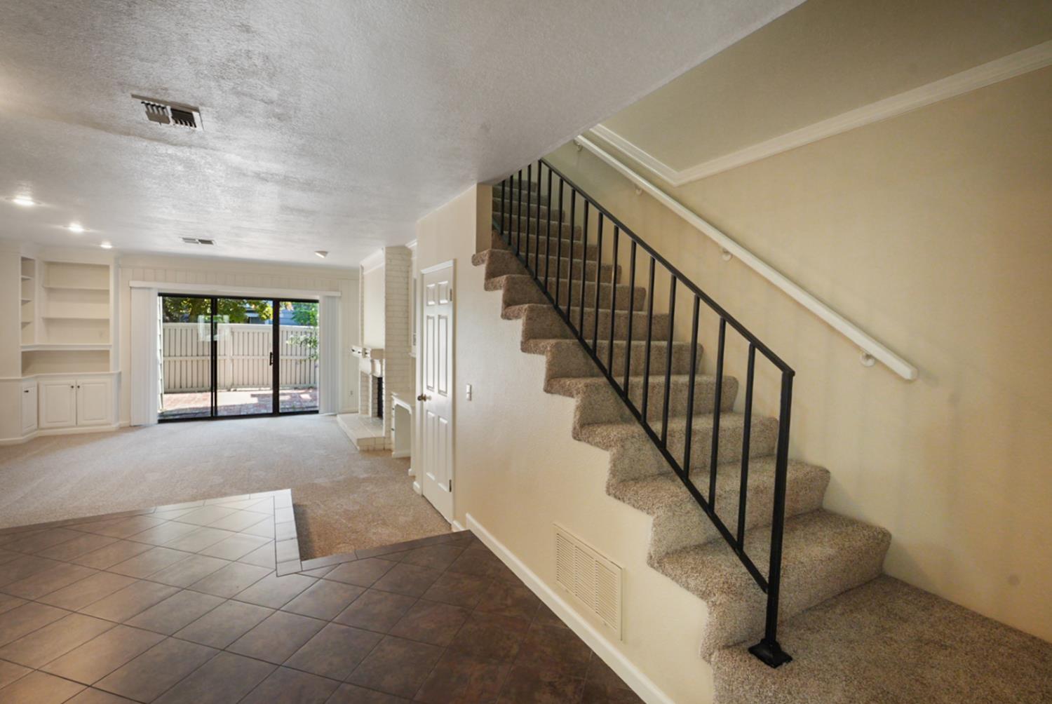 Detail Gallery Image 7 of 28 For 230 W Rumble Rd #B,  Modesto,  CA 95350 - 2 Beds | 1/1 Baths