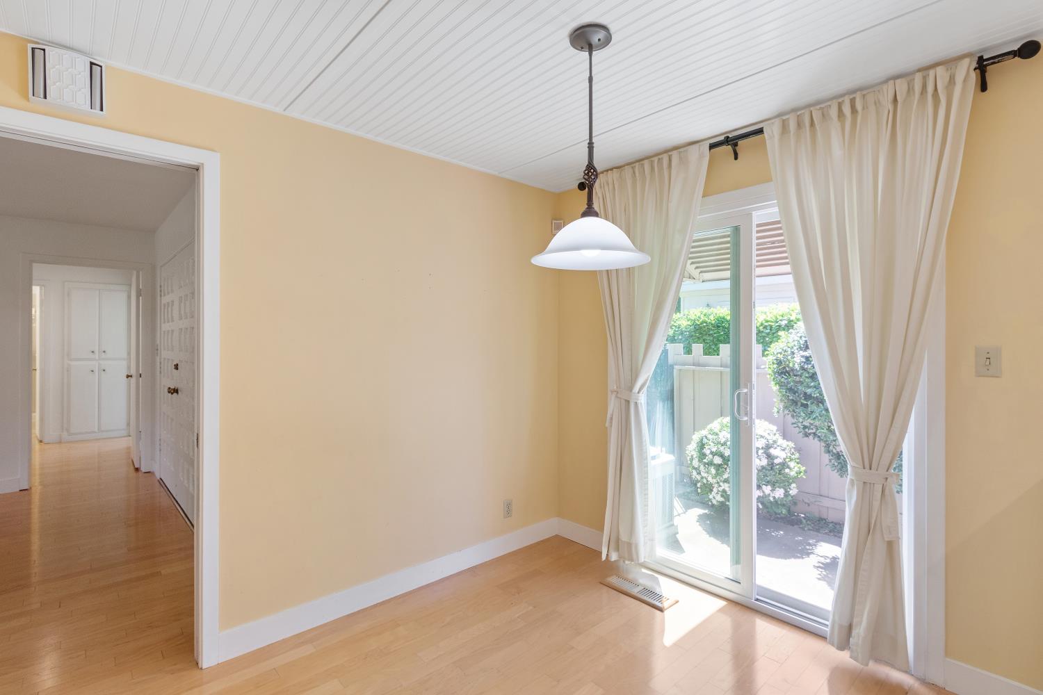Detail Gallery Image 25 of 48 For 815 Commons Dr, Sacramento,  CA 95825 - 2 Beds | 2 Baths