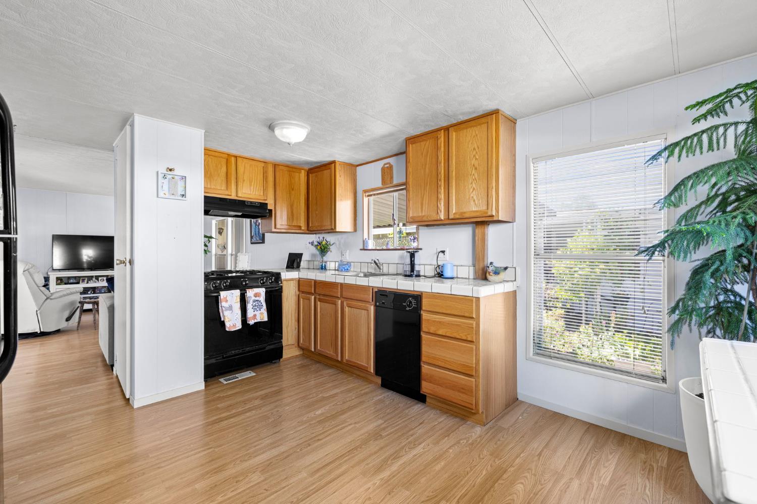 Detail Gallery Image 8 of 27 For 2540 Grass Valley Hwy 105, Auburn,  CA 95603 - 2 Beds | 1 Baths