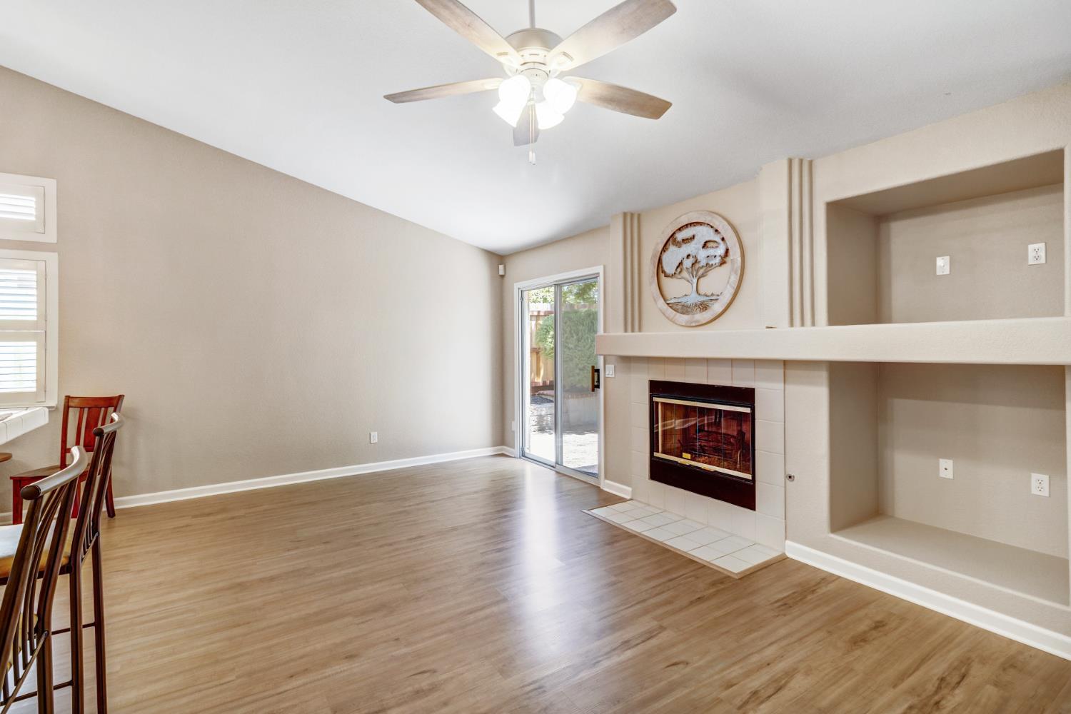 Detail Gallery Image 12 of 47 For 711 Sands Way, Folsom,  CA 95630 - 3 Beds | 2 Baths