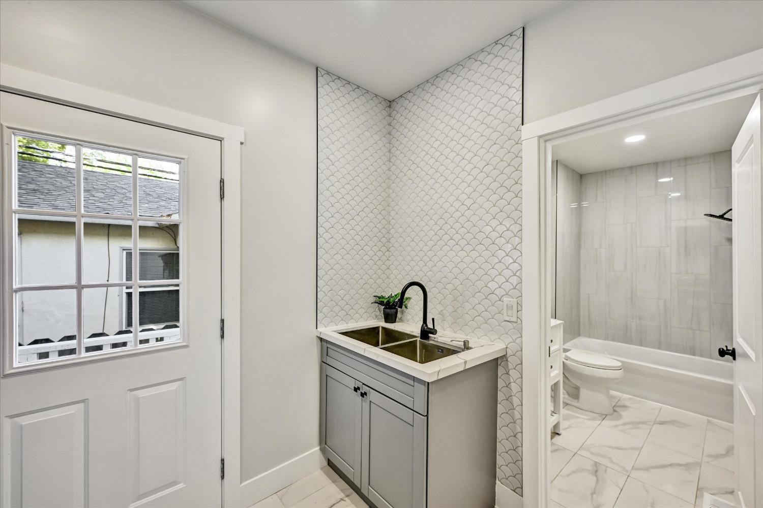 Detail Gallery Image 29 of 32 For 2019 12th St, Sacramento,  CA 95818 - – Beds | – Baths
