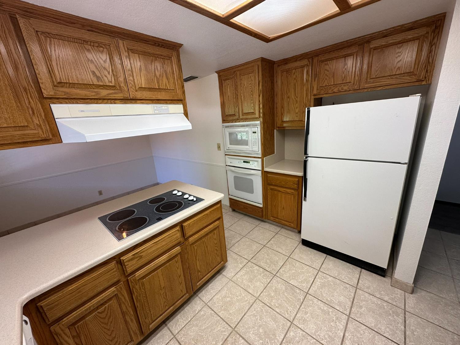 Detail Gallery Image 17 of 28 For 4408 San Ramon Dr, Davis,  CA 95618 - 4 Beds | 2/1 Baths