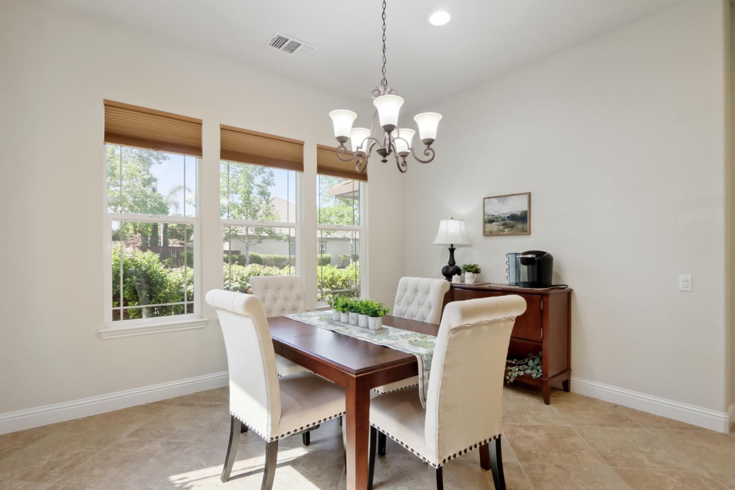 Detail Gallery Image 12 of 43 For 2398 Langtree Dr, Roseville,  CA 95747 - 2 Beds | 2 Baths