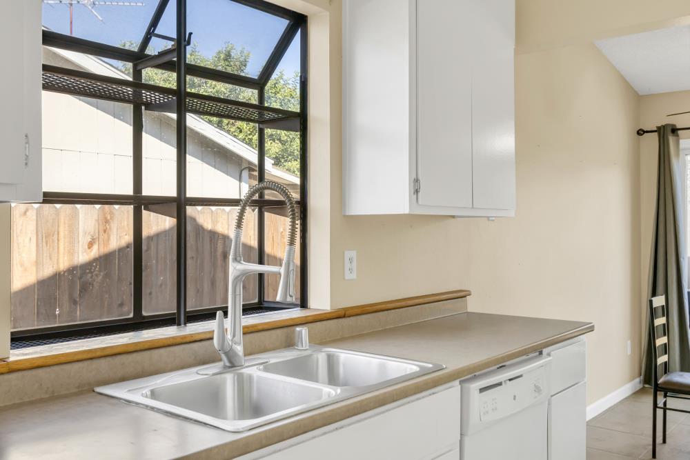 Detail Gallery Image 13 of 55 For 6428 Carmelwood Dr, Citrus Heights,  CA 95621 - 3 Beds | 2 Baths