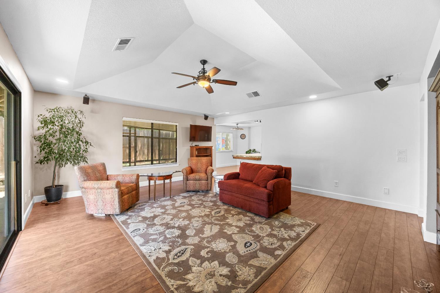 Detail Gallery Image 14 of 72 For 503 Hogan Ct, Roseville,  CA 95678 - 4 Beds | 3 Baths