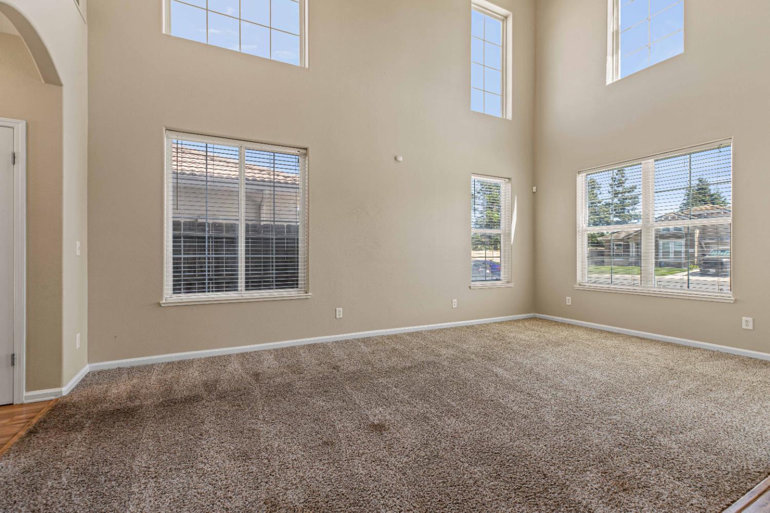 Detail Gallery Image 8 of 64 For 3913 Misty Ln, Modesto,  CA 95355 - 4 Beds | 3 Baths