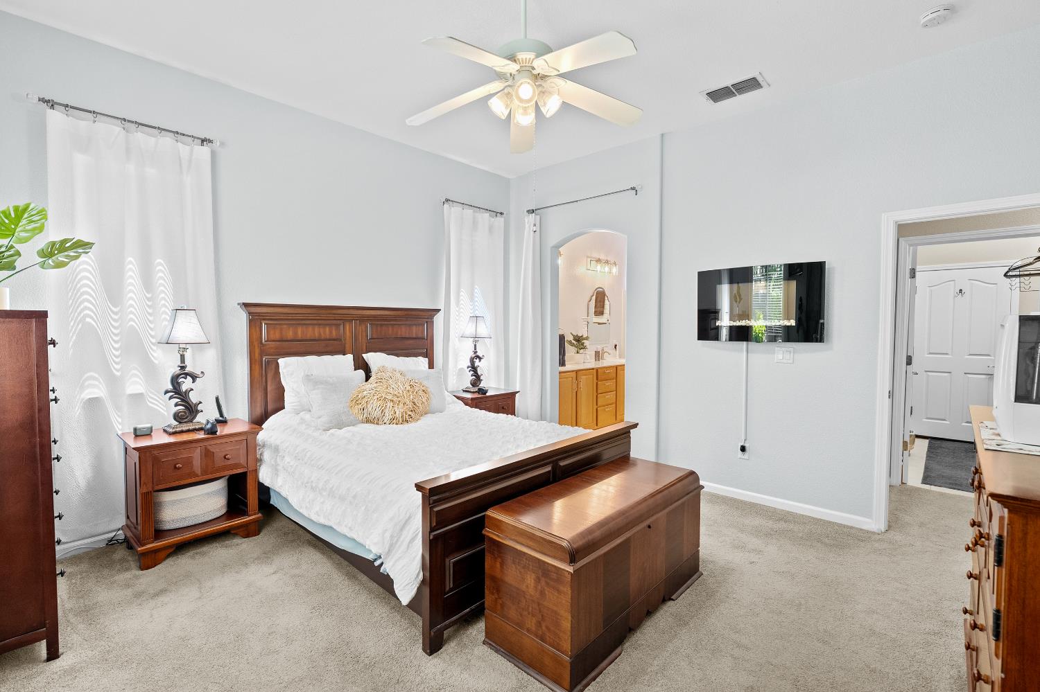 Detail Gallery Image 4 of 65 For 9501 Misty Cove Ln, Elk Grove,  CA 95758 - 2 Beds | 2 Baths