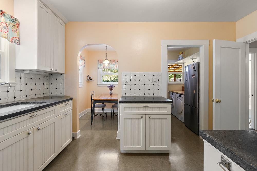 Detail Gallery Image 12 of 35 For 2709 23rd St, Sacramento,  CA 95818 - 2 Beds | 1 Baths